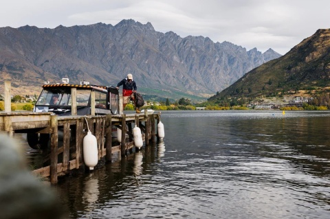 Odbijacz POLYFORM G-2 biały 406 x 114mm