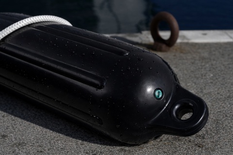 Polyform Typ G czarny z zaworem V-10 wzmocnione ucho odbijacza Polyform Norway czarny